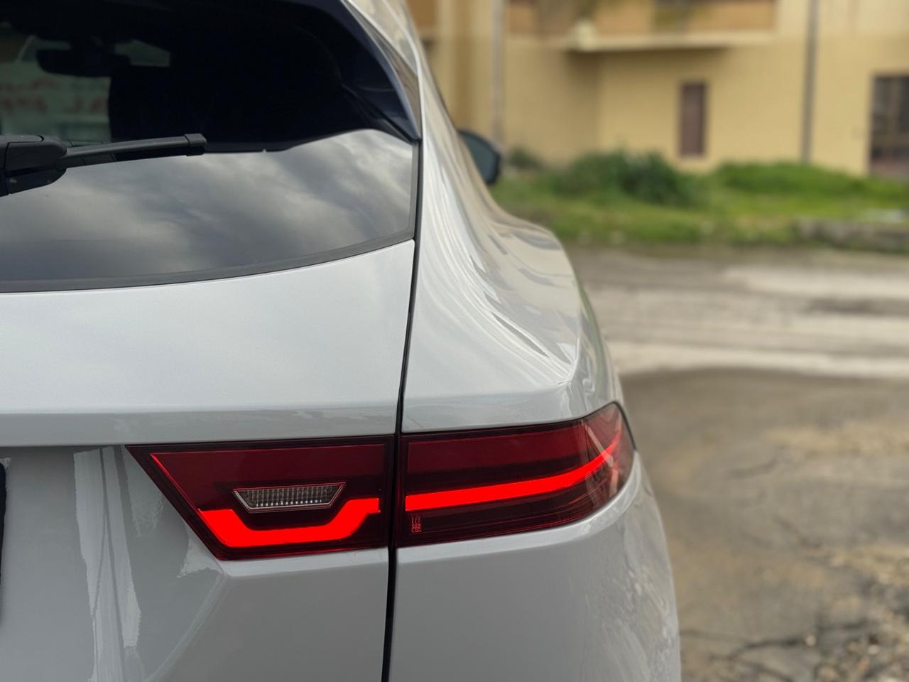 JAGUAR E-PACE 20D 150 CV R-DYNAMIC R20 PELLE FULL