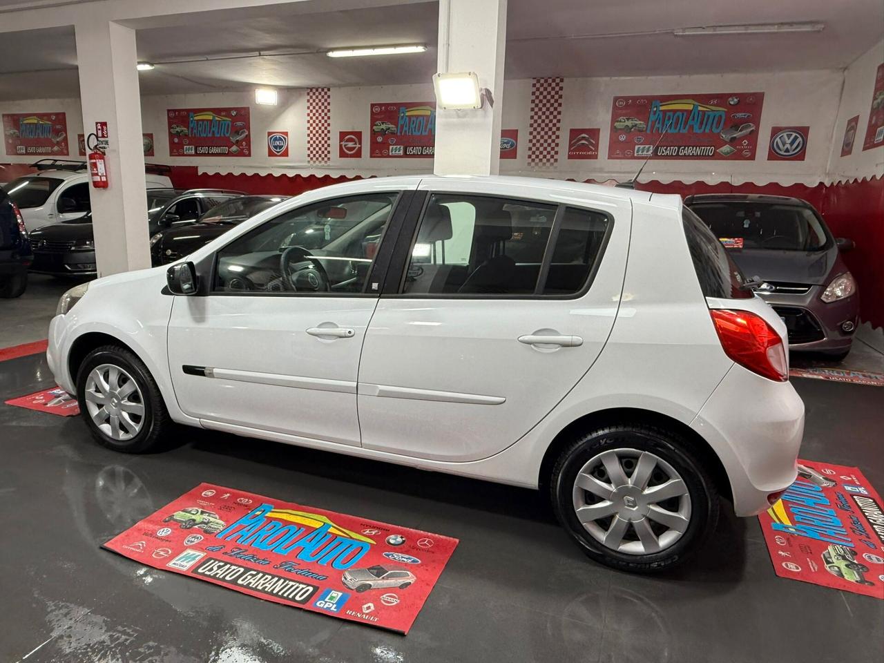 Renault Clio 1.2 16V 75cv Luxe - 2011