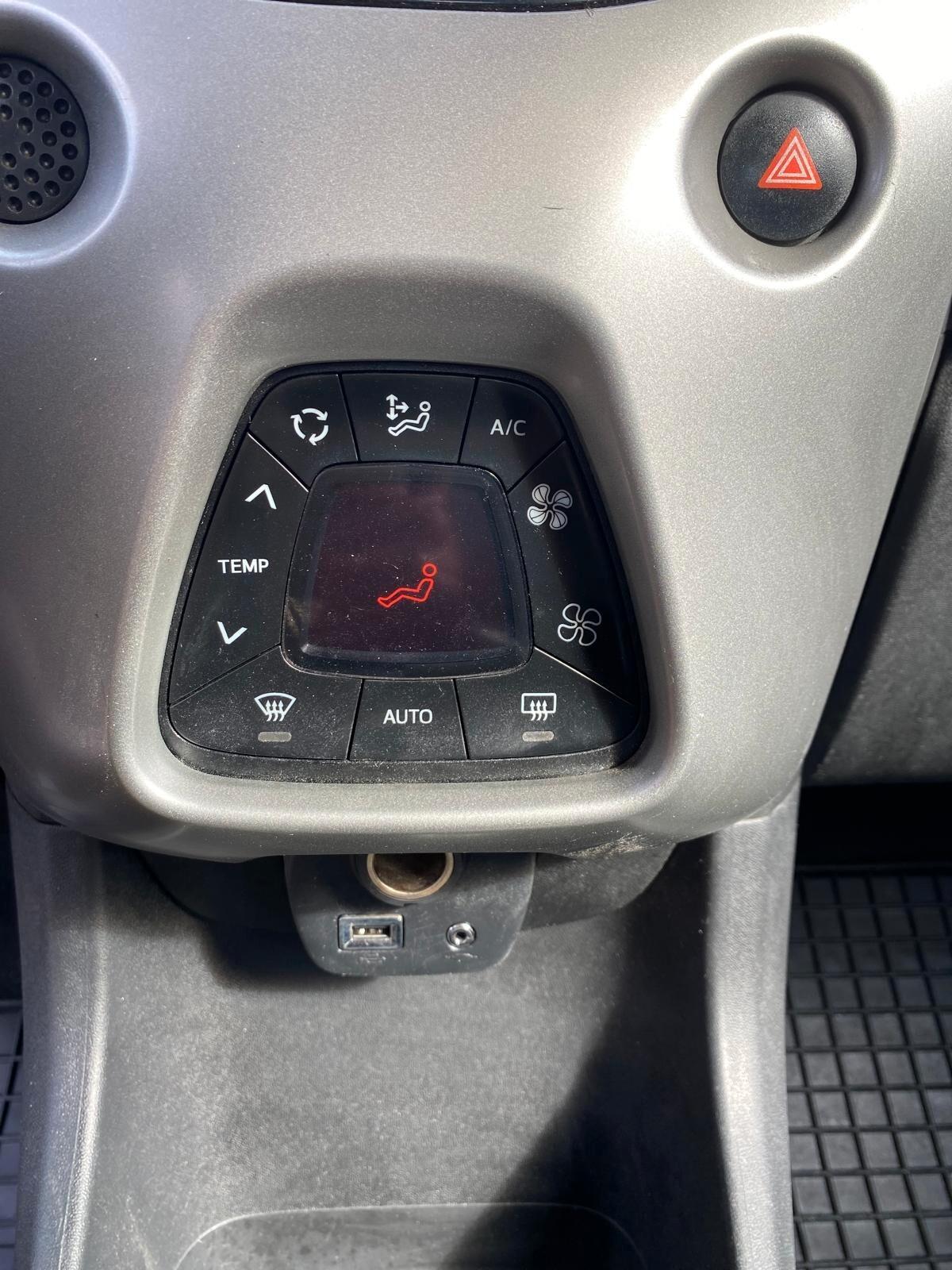Toyota Aygo 1.0 VVT-i 69 CV 5 porte x-cool
