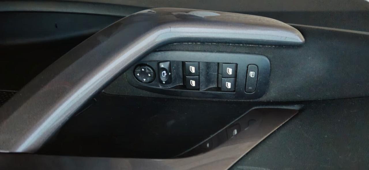 Peugeot 2008 BlueHDi 100cv Allure