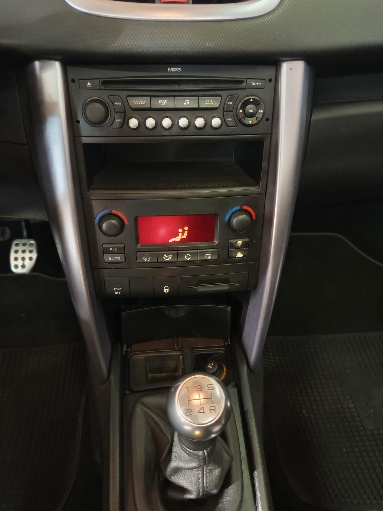 Peugeot 207 1.6 HDi 110CV CC Féline