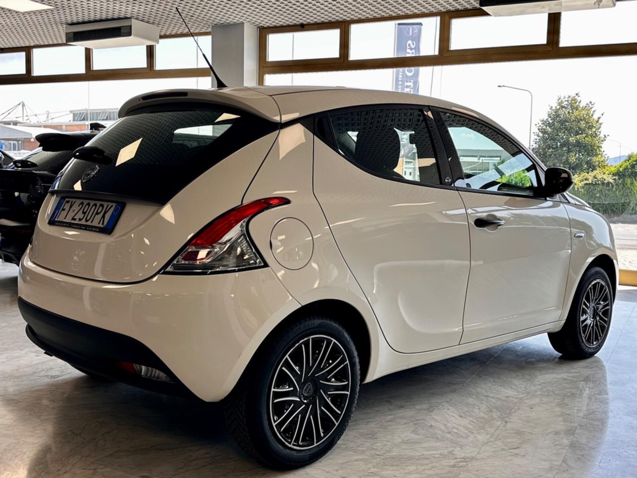 Lancia Ypsilon 1.2 69 CV 5 porte GPL Ecochic Elefantino Blu