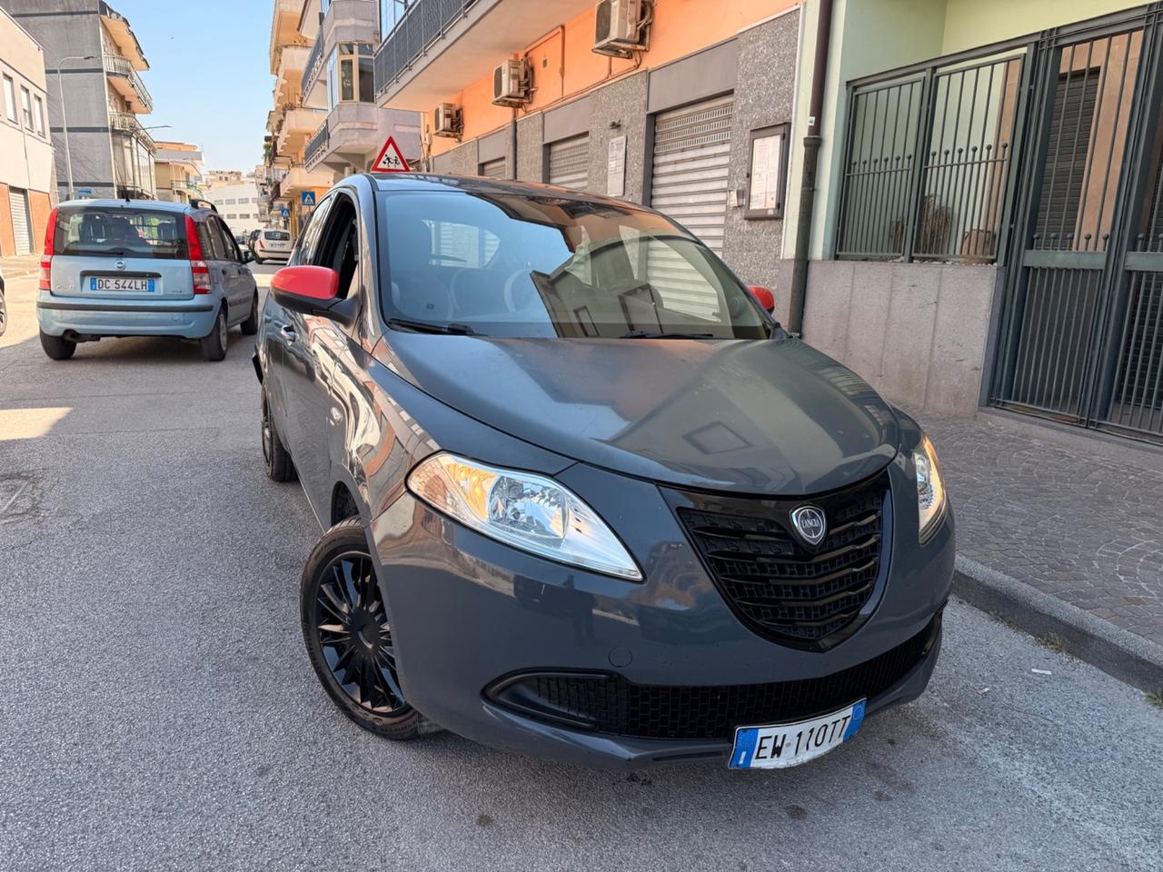Lancia Ypsilon 1.3 MJT 5 porte Momodesign Full