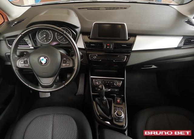 BMW 216i Active Tourer navi-park pilot