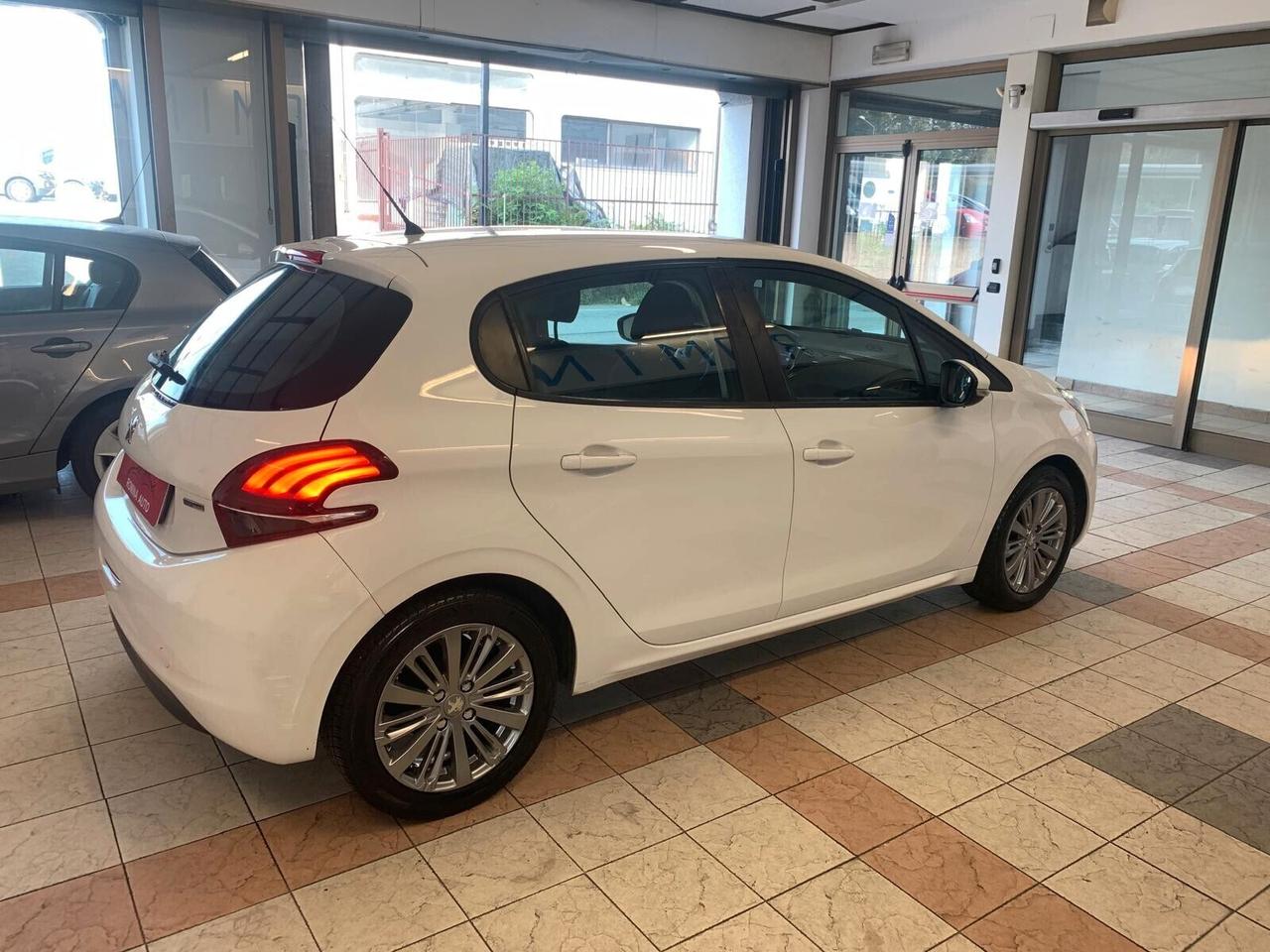 Peugeot 208 PureTech 82 5 porte Allure