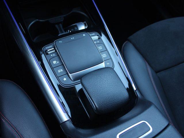 MERCEDES-BENZ GLA 200 d Automatic Premium