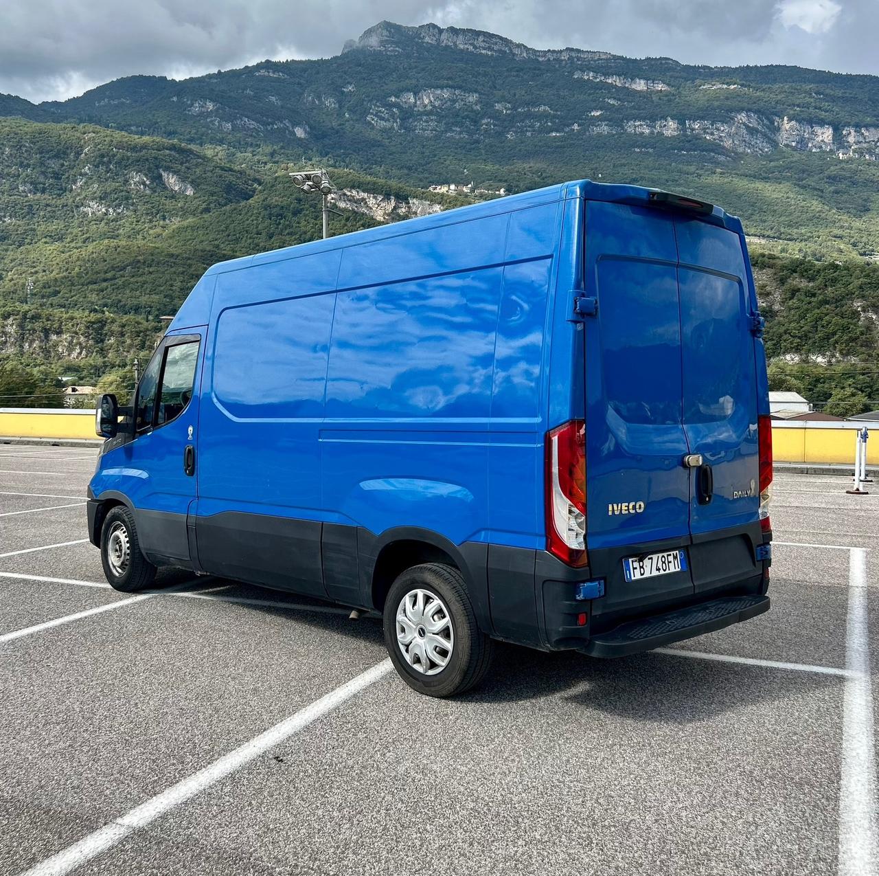 Iveco Daily 35-130 2.3 Diesel Furgone 140.000km
