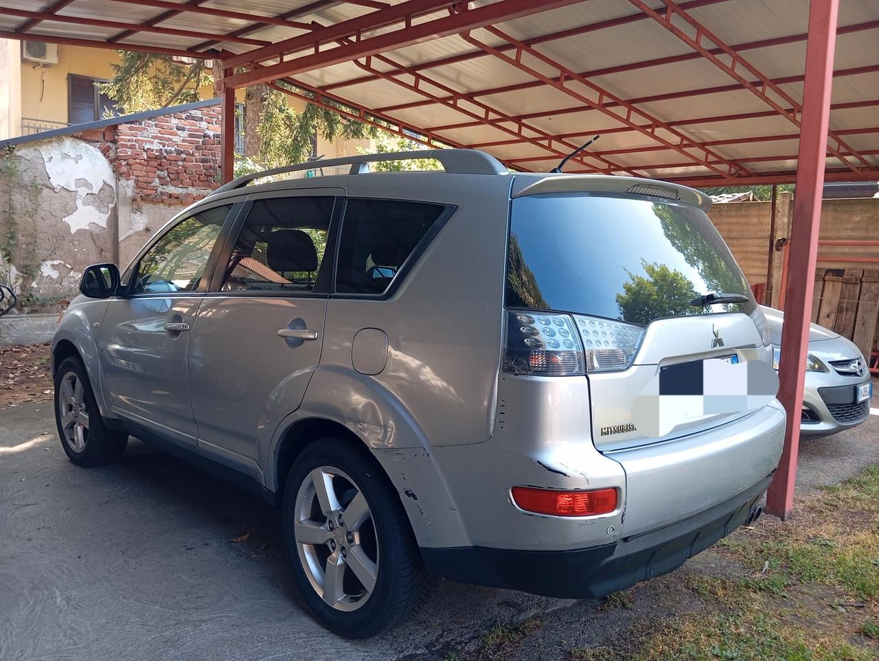 Mitsubishi Outlander 2.0 DI-D Instyle 7 p.ti 4X4