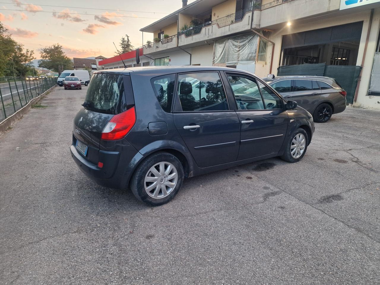 Renault Scenic Grand Scénic 1.9 dCi/130CV PlayStation Portable