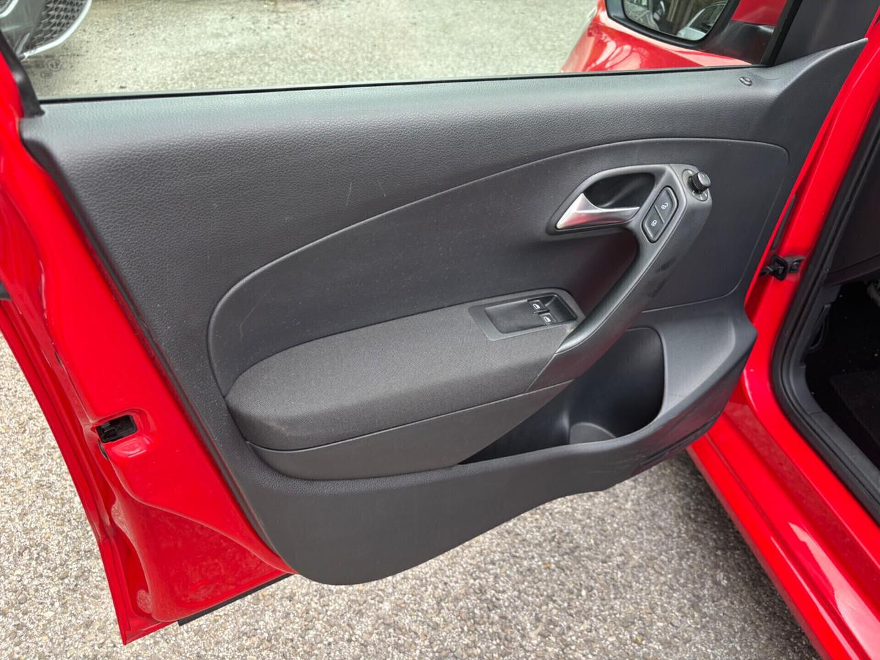 Volkswagen Polo 1.0 5 porte ok neopatentati