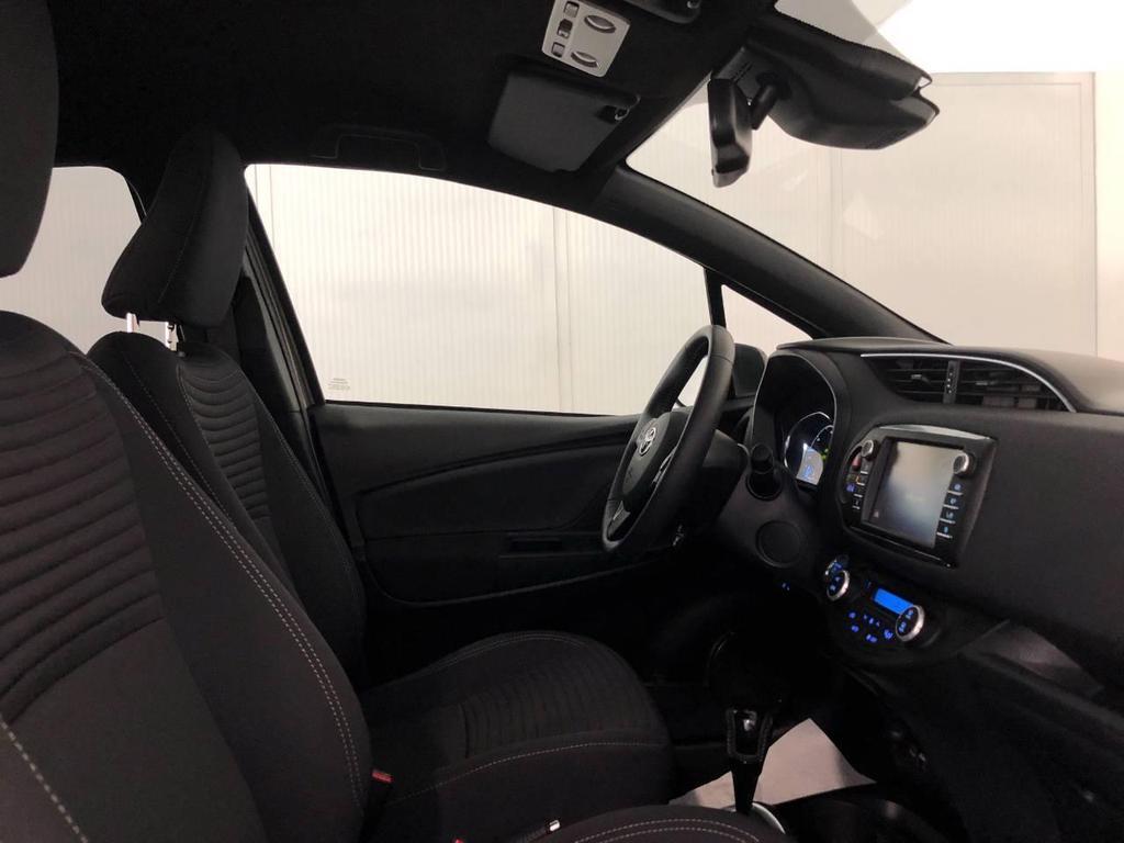 Toyota Yaris 5 Porte 1.5 VVT-i Hybrid Lounge Red/Bronze E-CVT