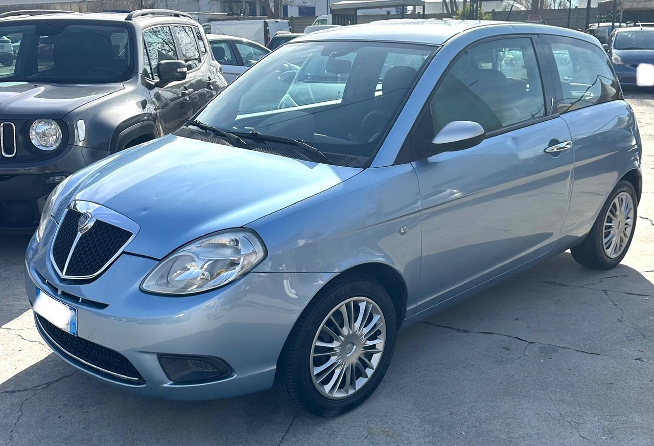 Lancia Ypsilon 1.3 MJT 75 CV 3p VERSUS
