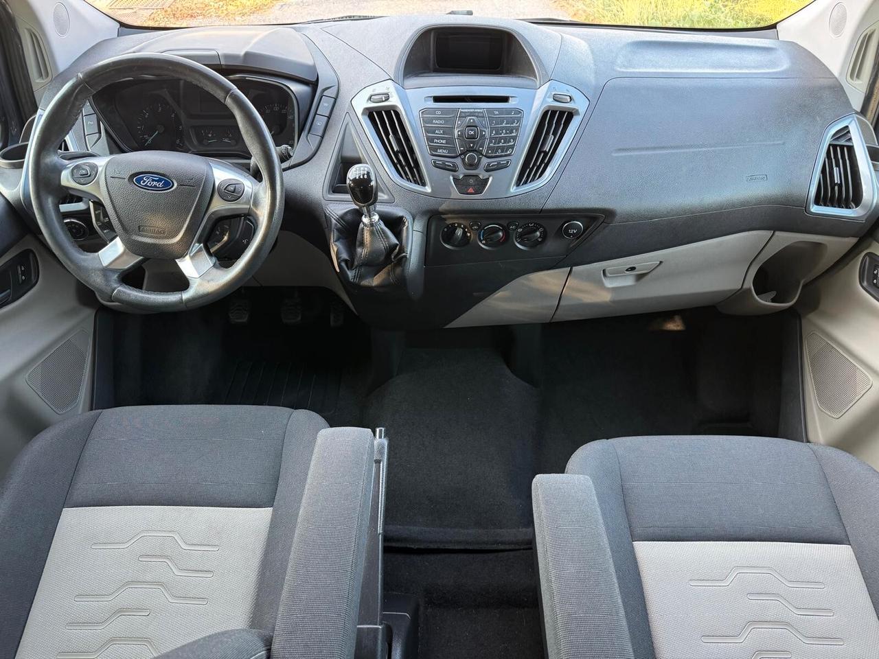Ford Tourneo Custom 8 posti allestimento Titanium