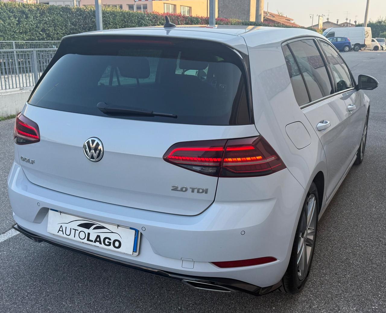 Volkswagen Golf 2.0 TDI DSG 5p. R-Line