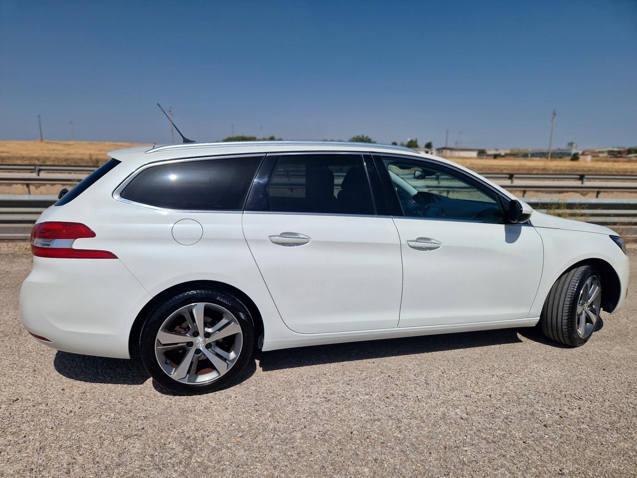 Peugeot 308 BlueHDi 120 S&S SW Allure