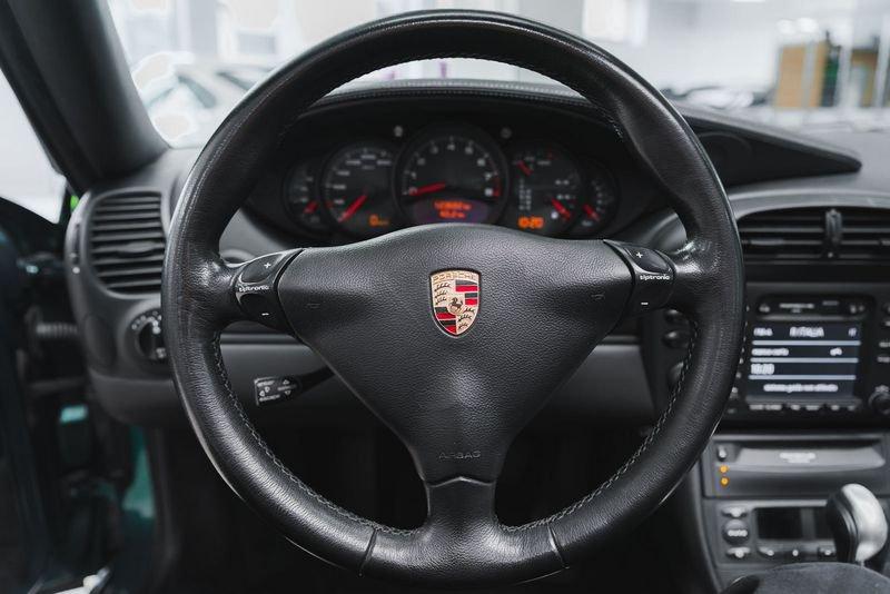 Porsche 911 PORSCHE 911 996 CARRERA 4