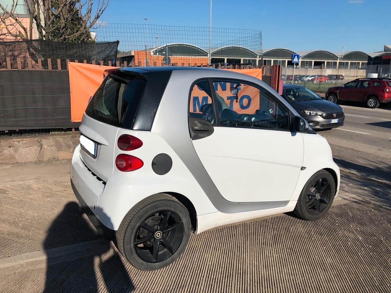 Smart ForTwo 1000 52 kW MHD coupé HI-TECH