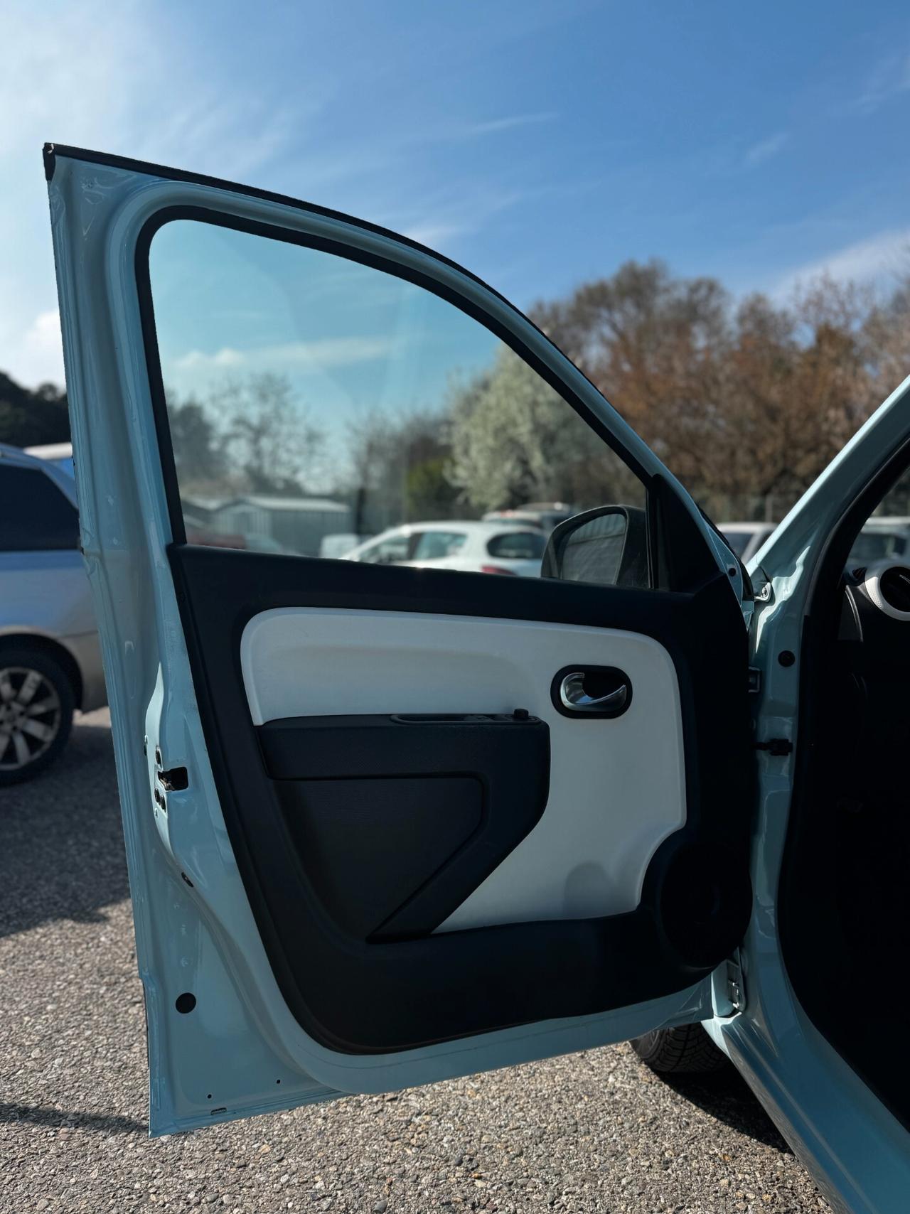 Renault Twingo 1.0 52kW Benz 5p *59.000 km*