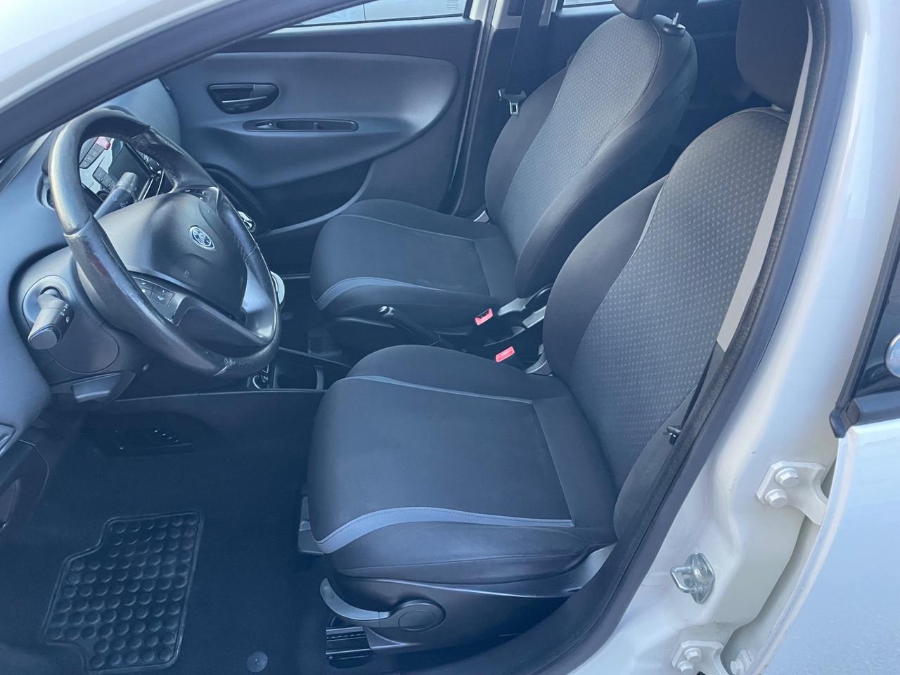 Lancia Ypsilon 1.2 69 CV 5 porte GPL Ecochic Silver