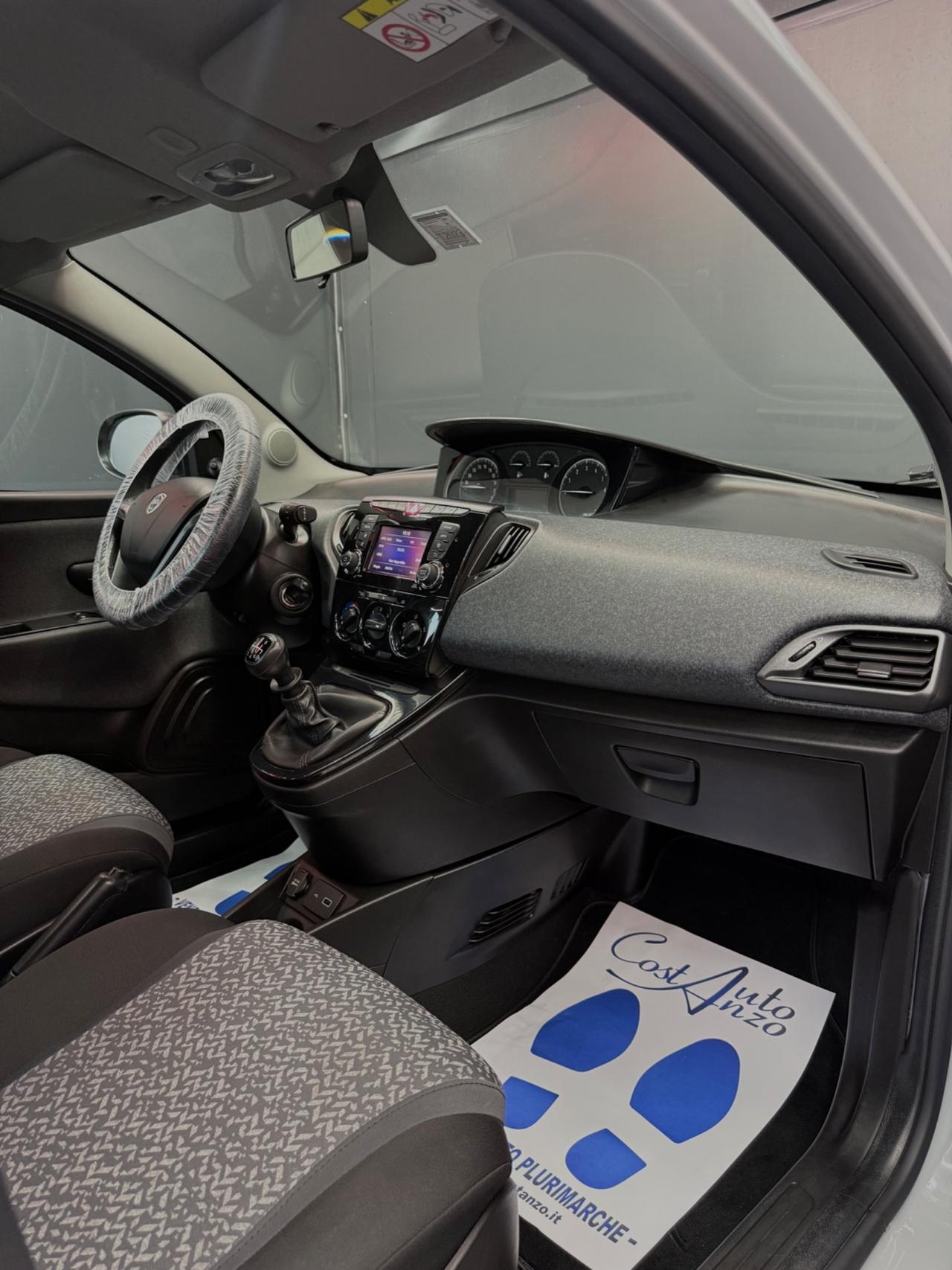 Lancia Ypsilon 1.0 Hybrid Ecochic Gold 2021