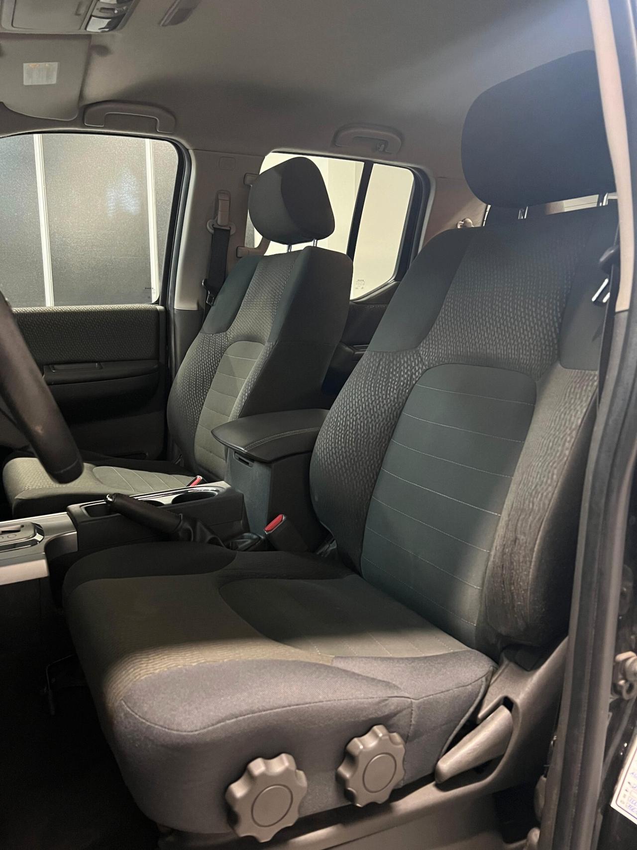 Nissan Navara 2.5 dCi 190CV 4 porte Double Cab LE