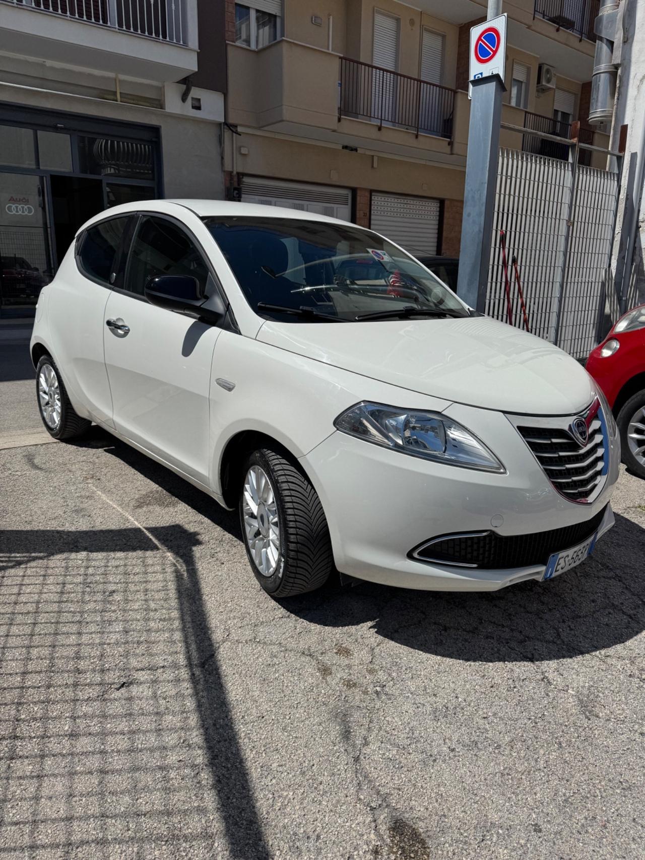 Lancia Ypsilon 1.2 69 CV 5 porte GPL Ecochic Gold