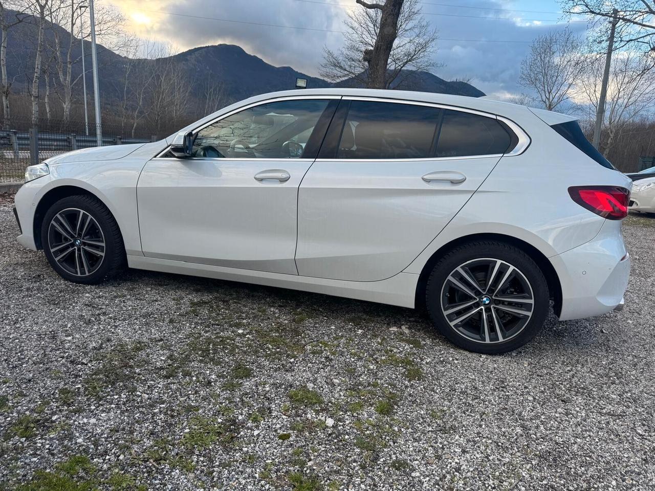 BMW 116d 5p. Sport AUTO LED NAVI RETROCAMERA