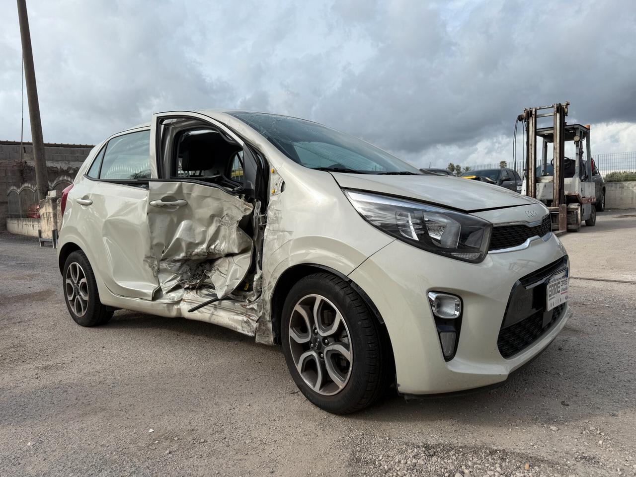 KIA PICANTO ANNO 2023 1.0 BENZINA *SINISTRATA