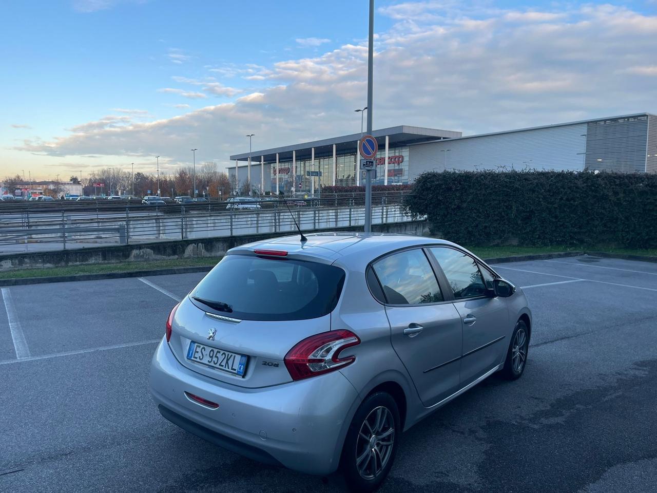 Peugeot 208 PureTech 1.2 CV 82 5P Allure