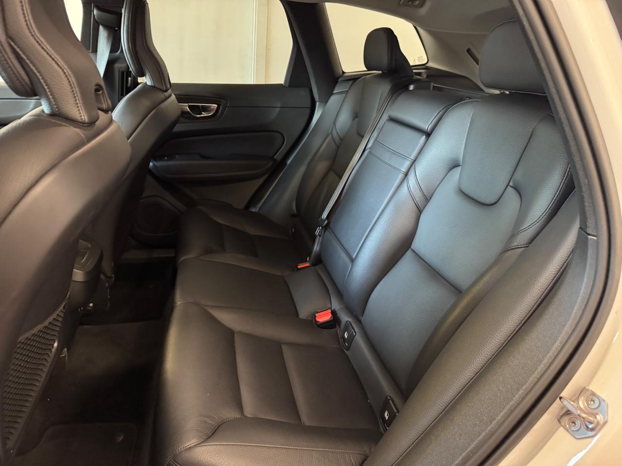 VOLVO XC60 B4 AWD MILD HYBRID MOMENTUM - 2021