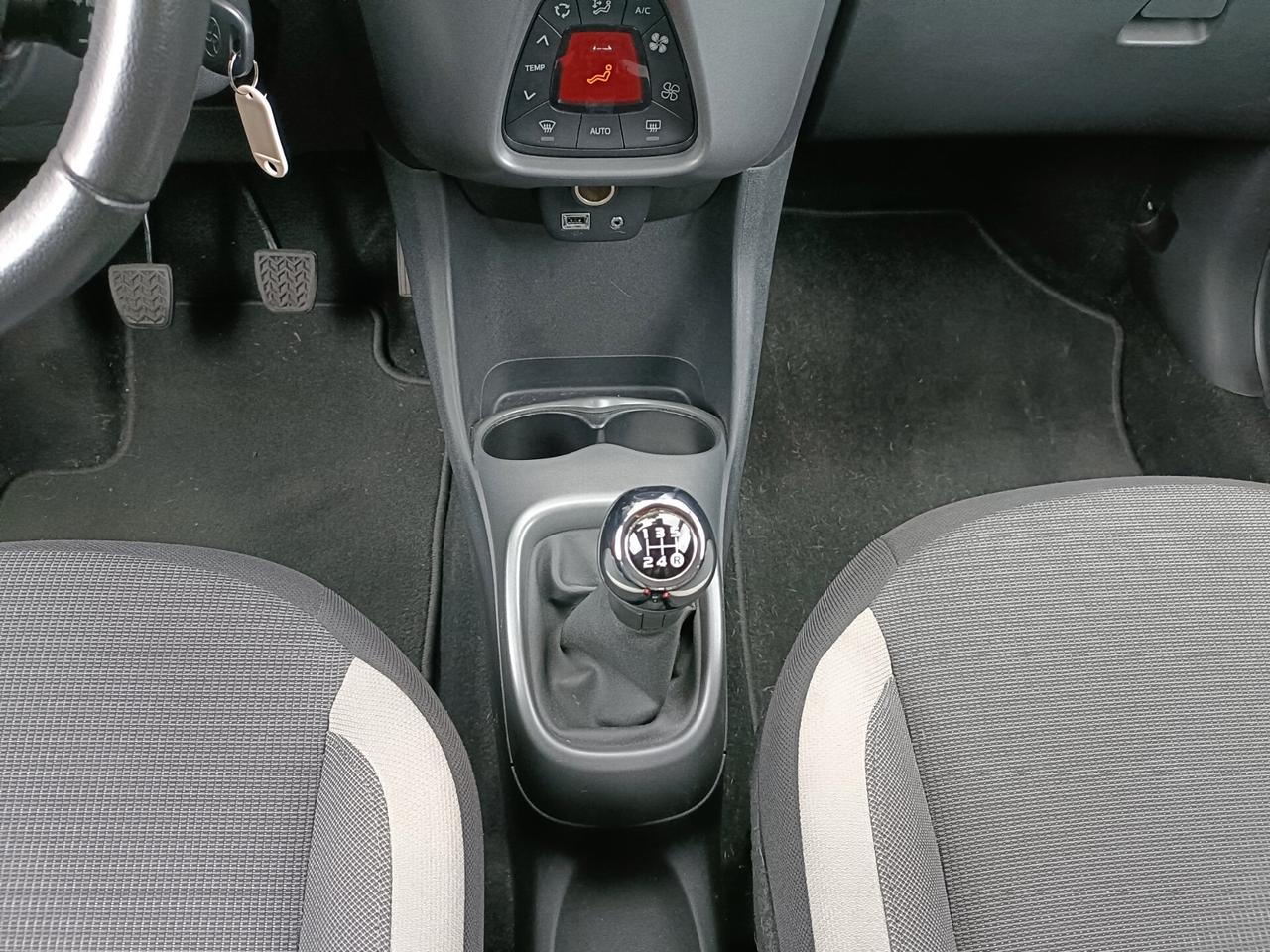 Toyota Aygo Connect 1.0 VVT-i 72 CV 5 porte x-play