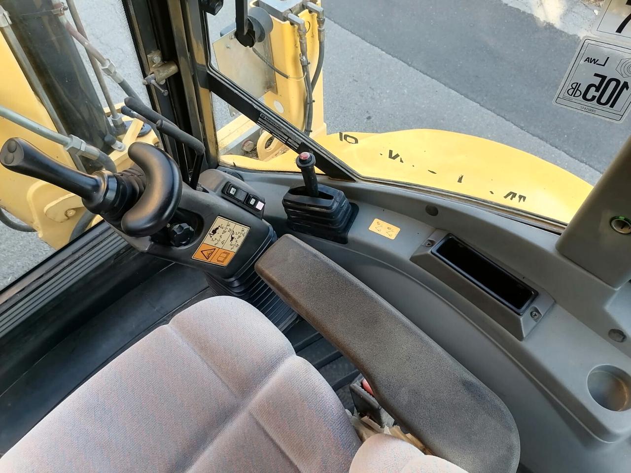 Terna Seminuova New-Holland LB110 B