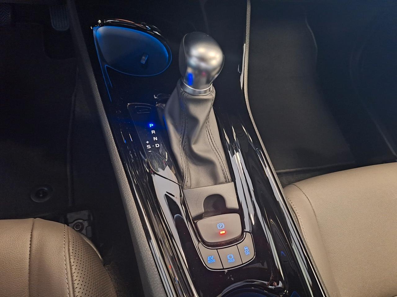 Toyota C-HR 2.0 Hybrid E-CVT Lounge