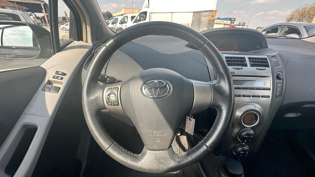 TOYOTA YARIS 1.0 5 porte-Now