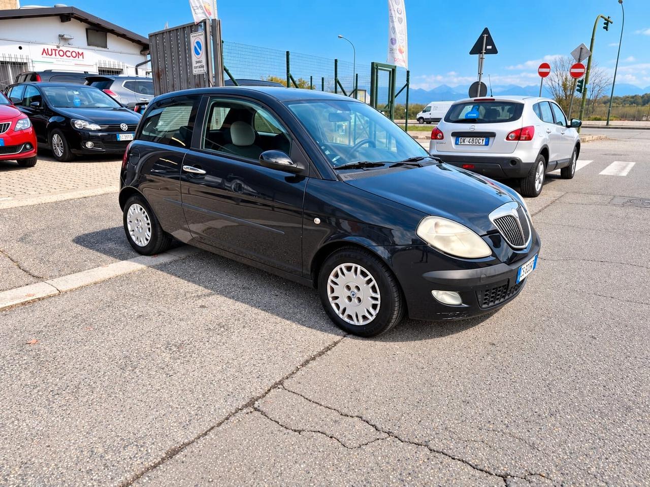 Lancia Ypsilon 1.2 16V Platino