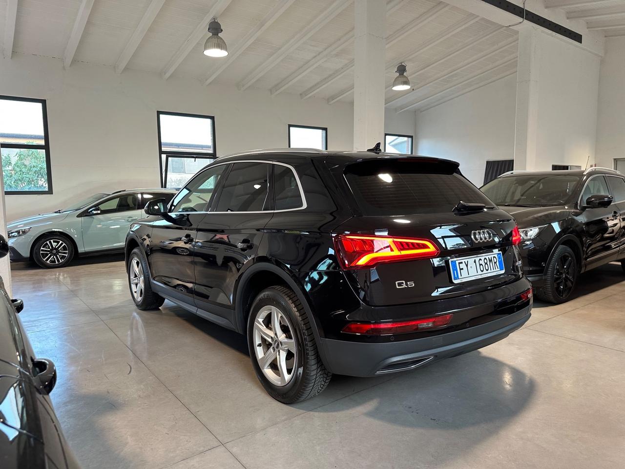 Audi Q5 40 TDI quattro S tronic Business Sport