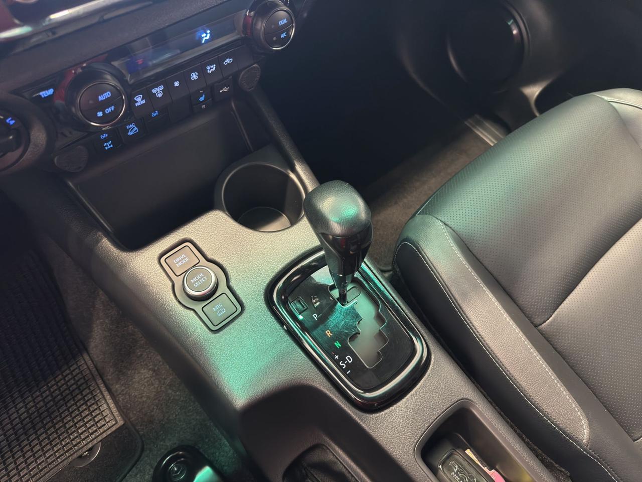 Toyota Hilux 2.8 d-4d 48V double cab Invincible