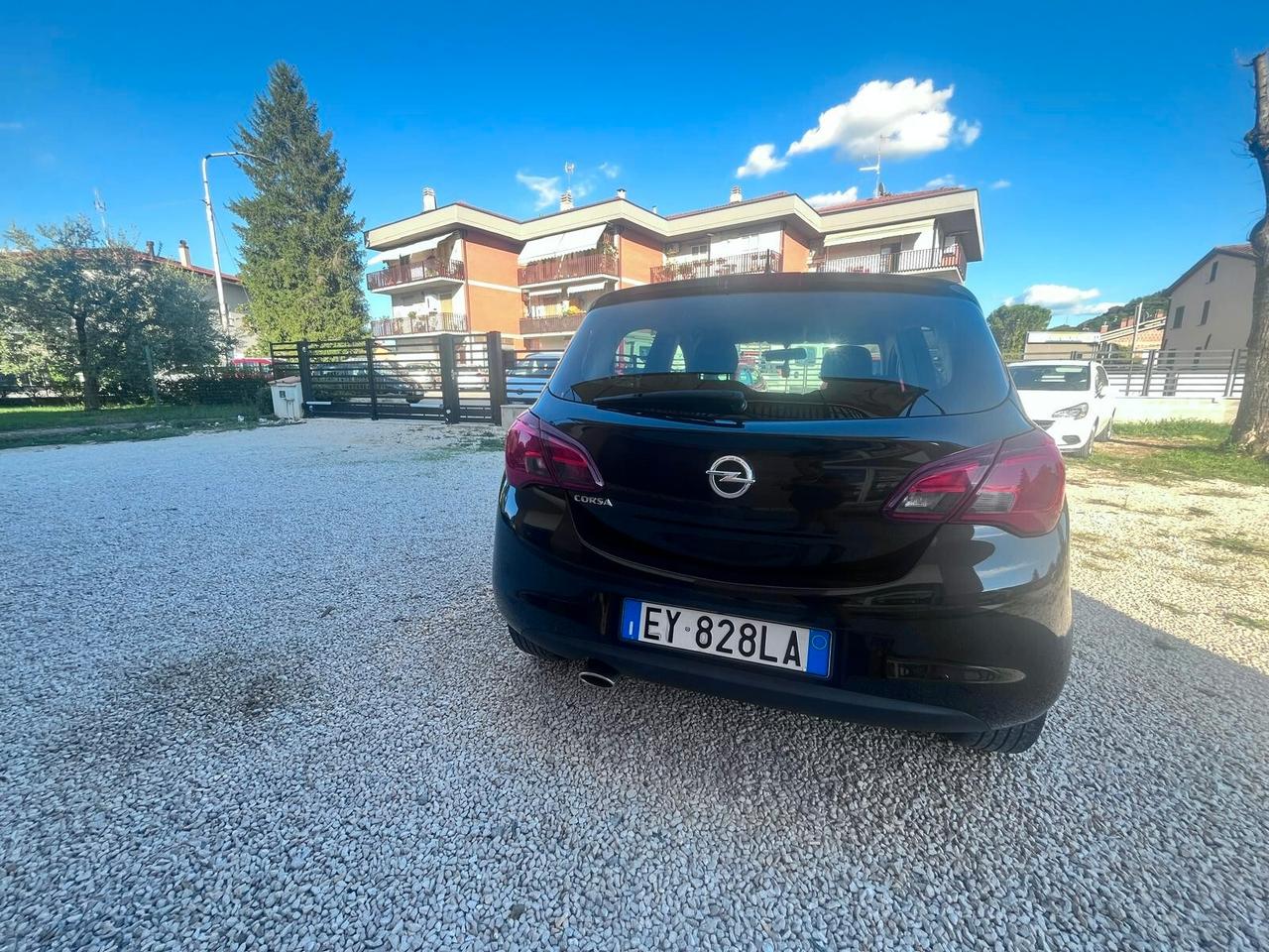 Opel Corsa 1.2 5 porte b-Color