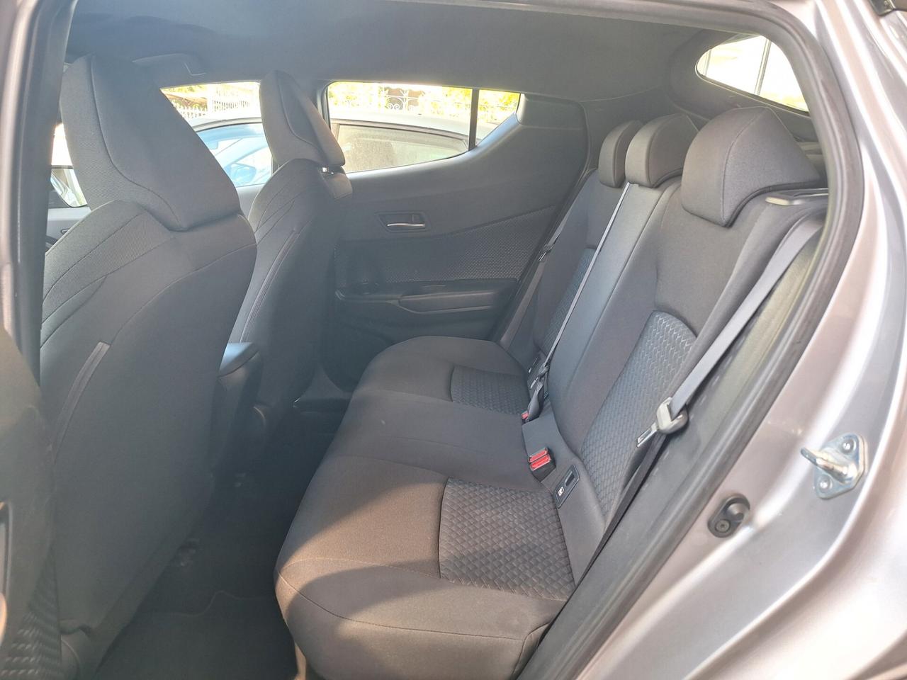 Toyota C-HR 1.8 Hybrid E-CVT Business