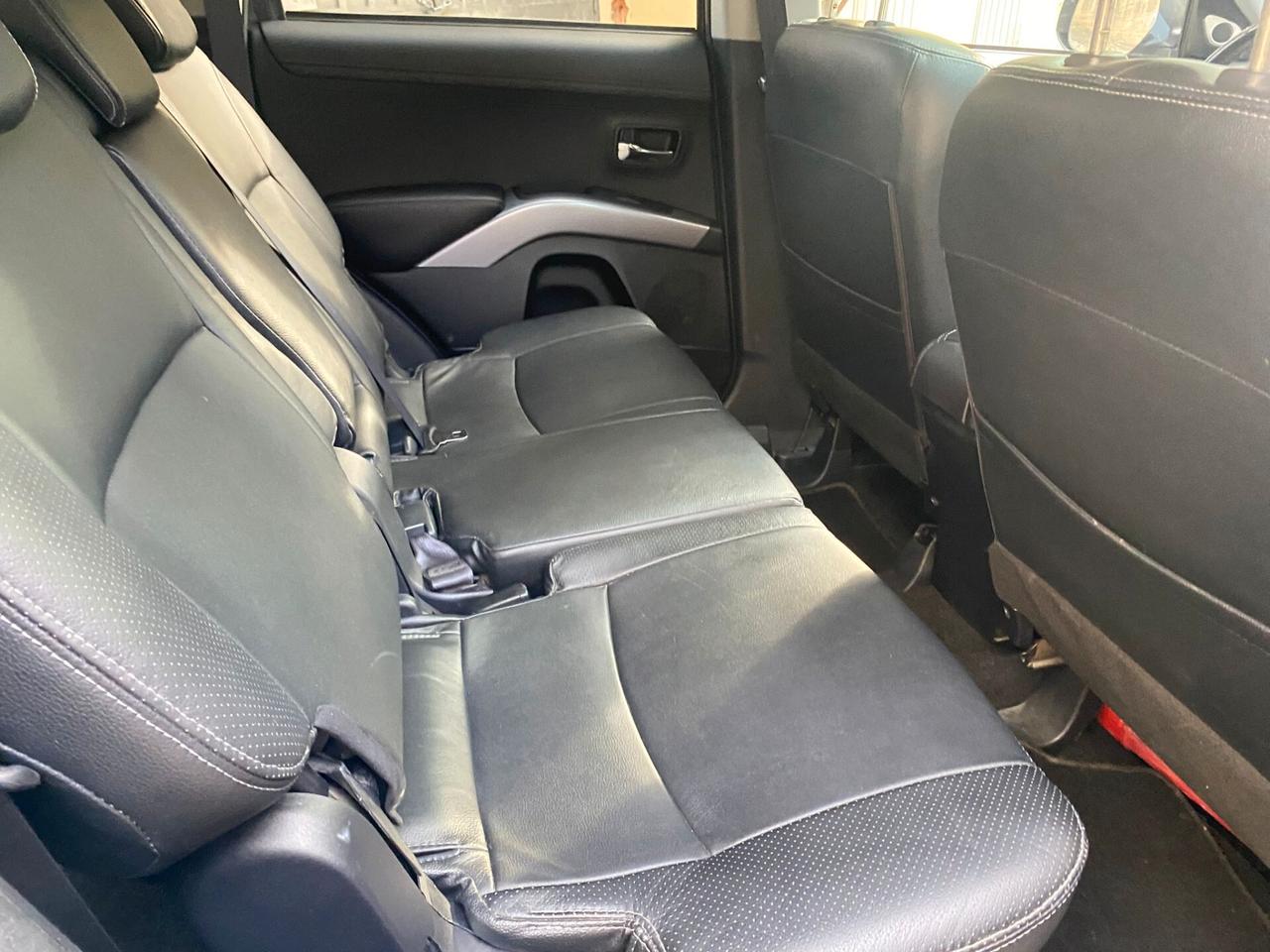 Mitsubishi Outlander 2.2 DI-D TC-SST Instyle DPF 7p AUTOMATICO