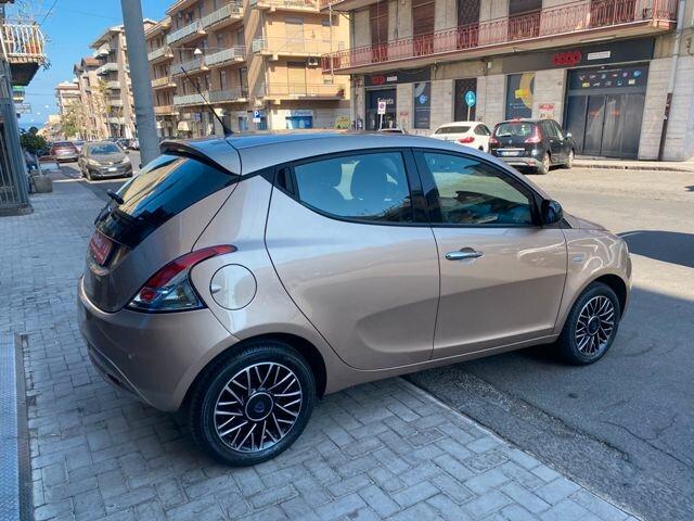 Lancia Ypsilon 1.2 69 CV 5 porte Gold