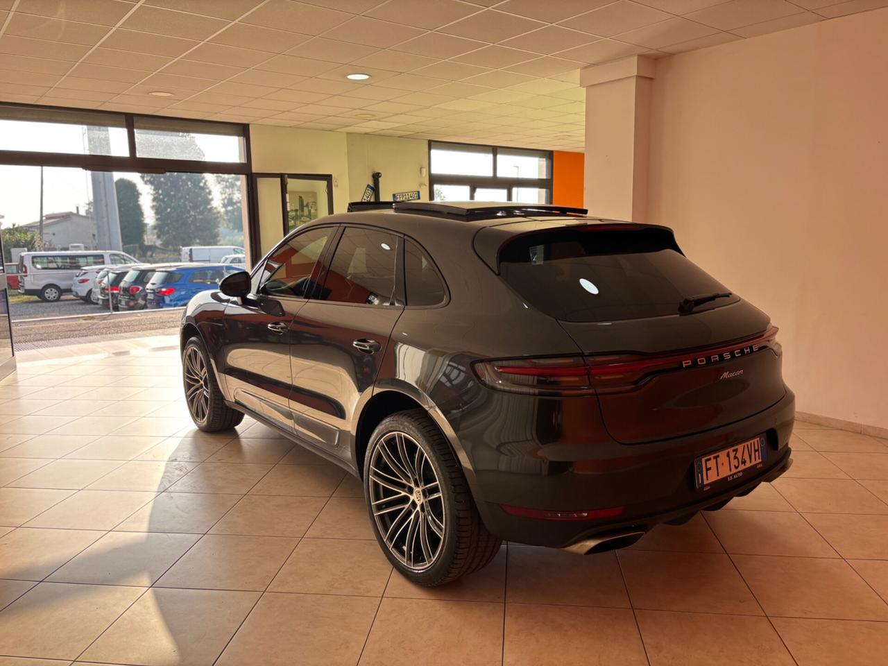 Porsche Macan 2.0 245 cv matrix-navi-tetto-pelle permute finanziamenti