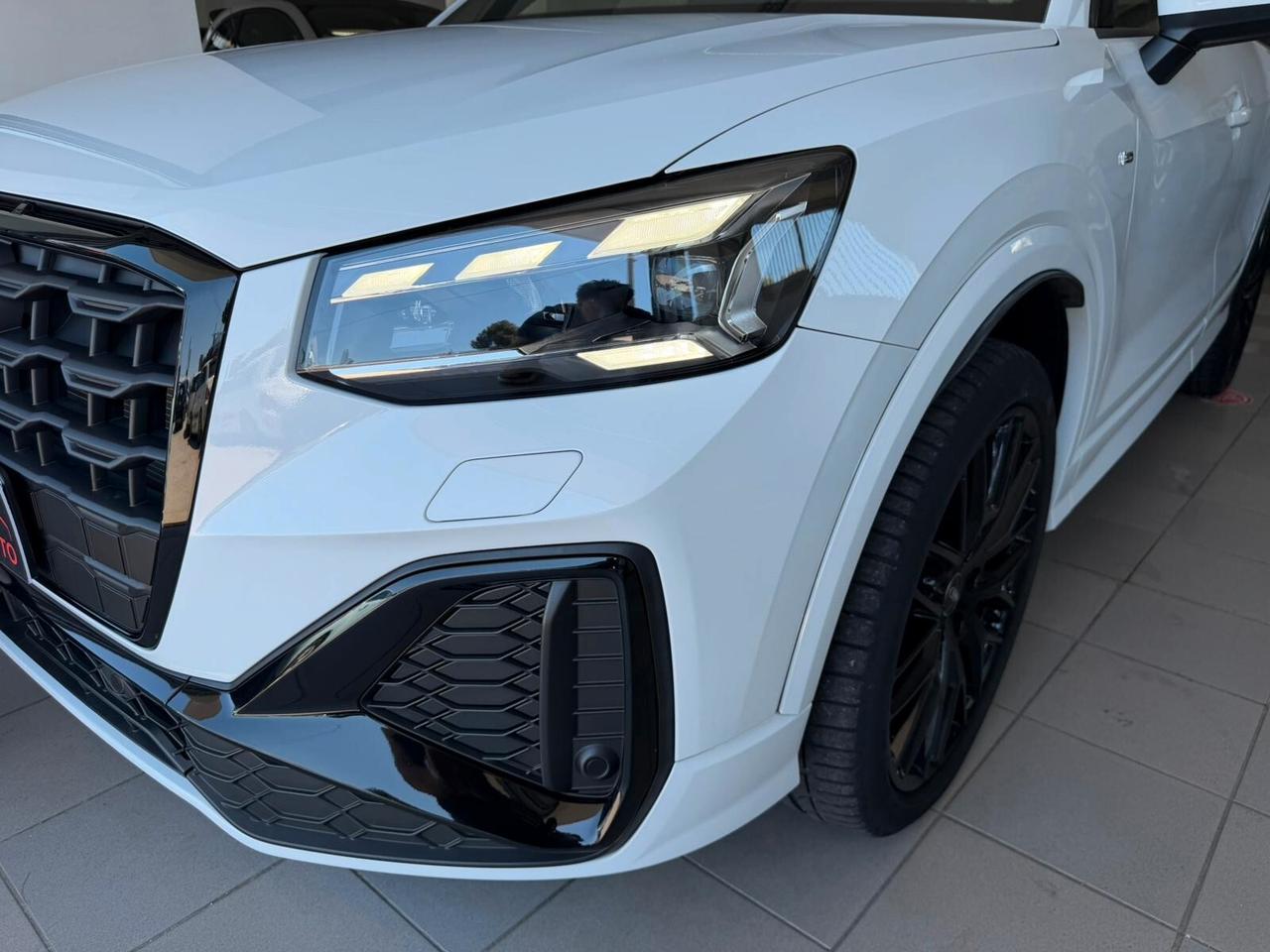 Audi Q2 35 TDI S tronic Identity Black