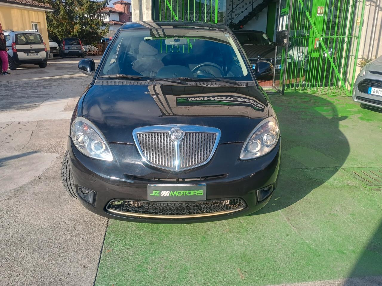 LANCIA YPSILON NEOPATENTATI