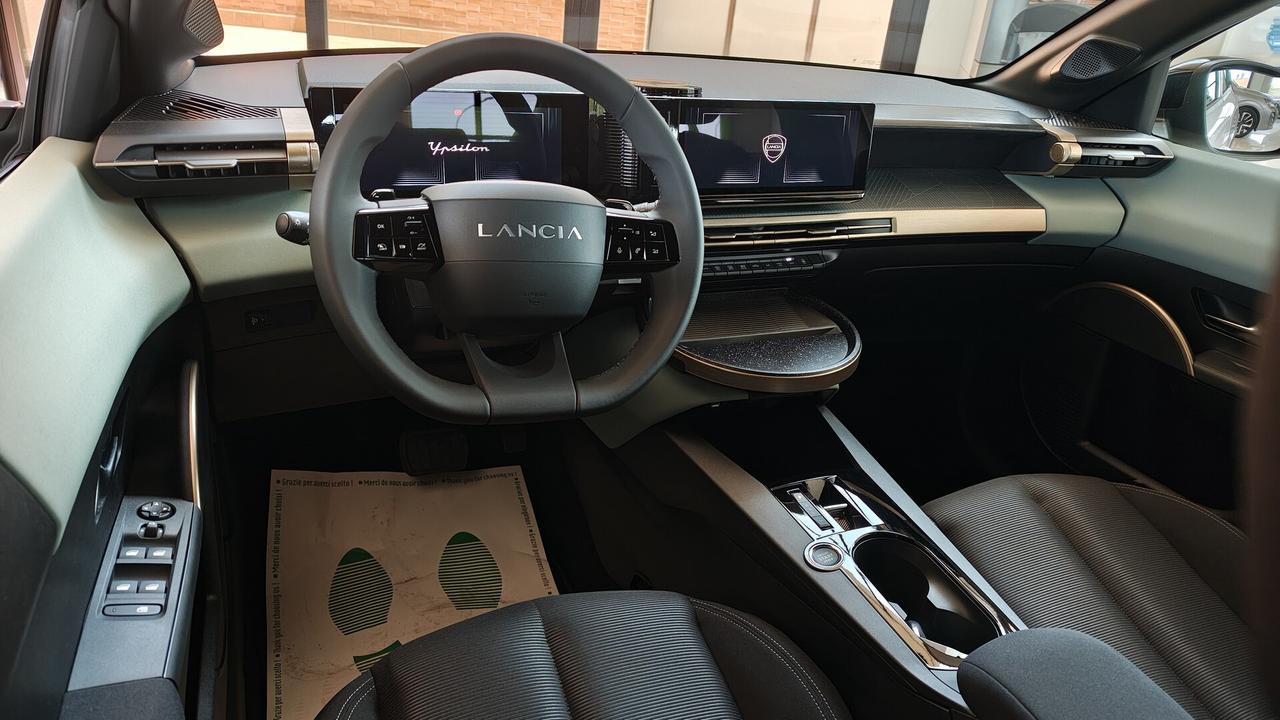 Lancia Ypsilon Hybrid e-DCT