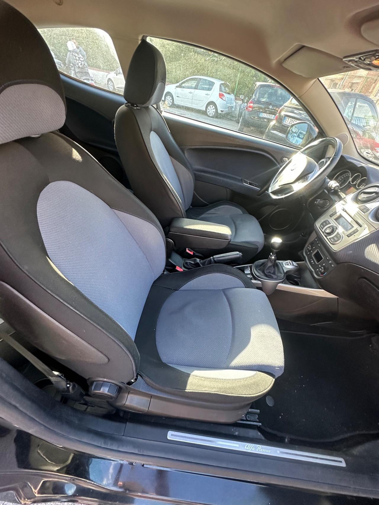 Alfa Romeo MiTo 1.6 JTDm 16V Distinctive Sport Pack