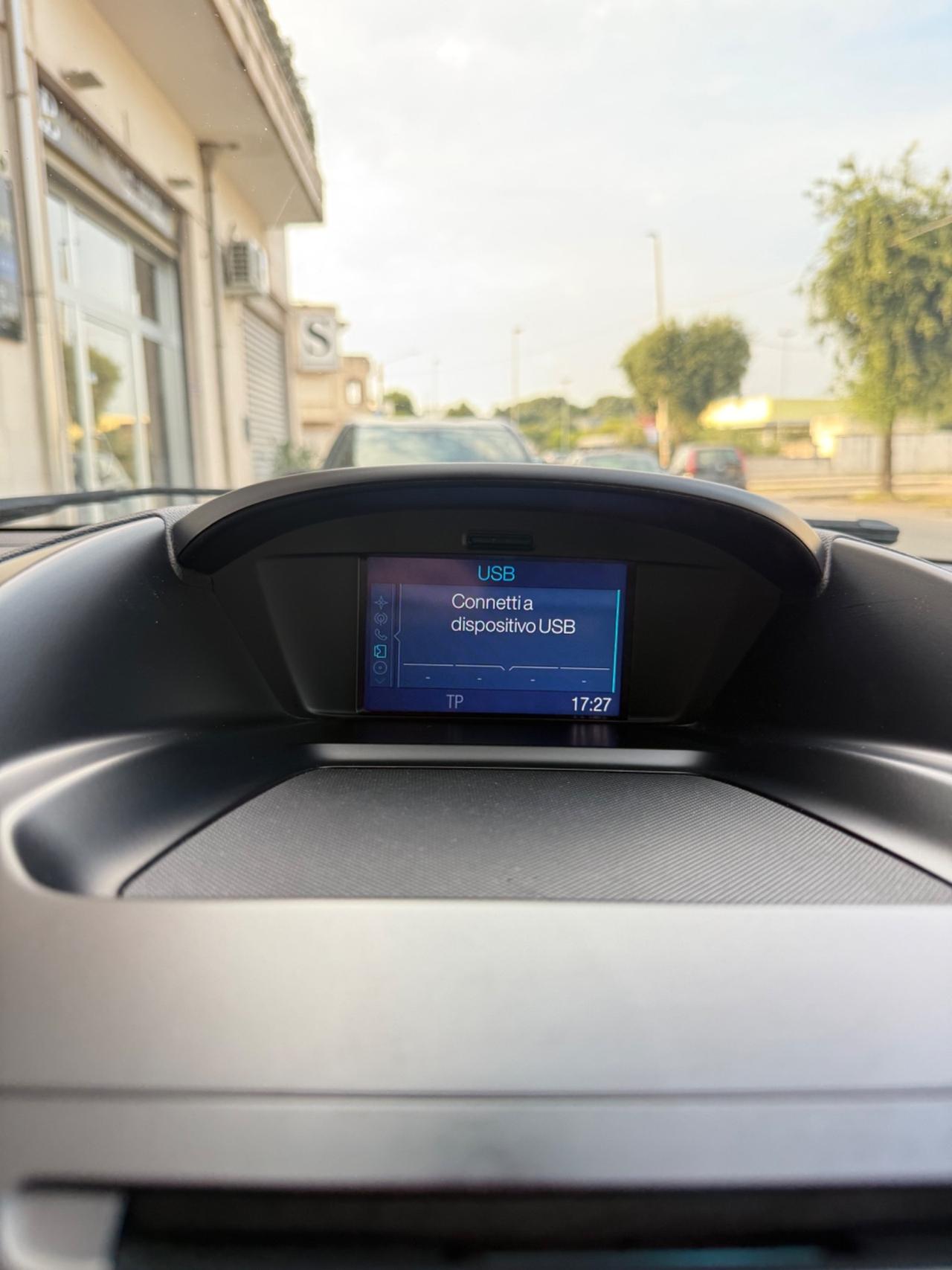 Ford Kuga 2.0 tdci Titanium 4wd 140cv powershift NAVI,PELLE,CAMBIO AUTOMATICO SOSTITUITO NUOVO 05/2025