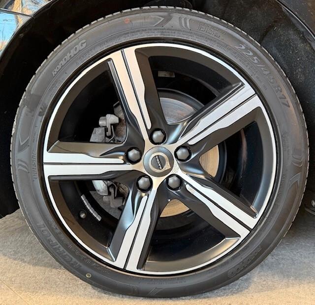 Volvo V40 D2 R-design