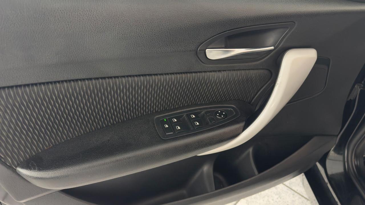 Bmw 118 118d 5p. Urban