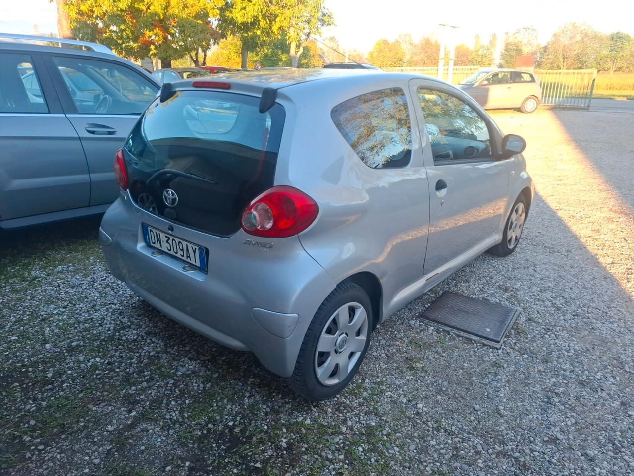 Toyota Aygo 1.0 12V VVT-i 3 porte Sol 68Cv (50Kw)